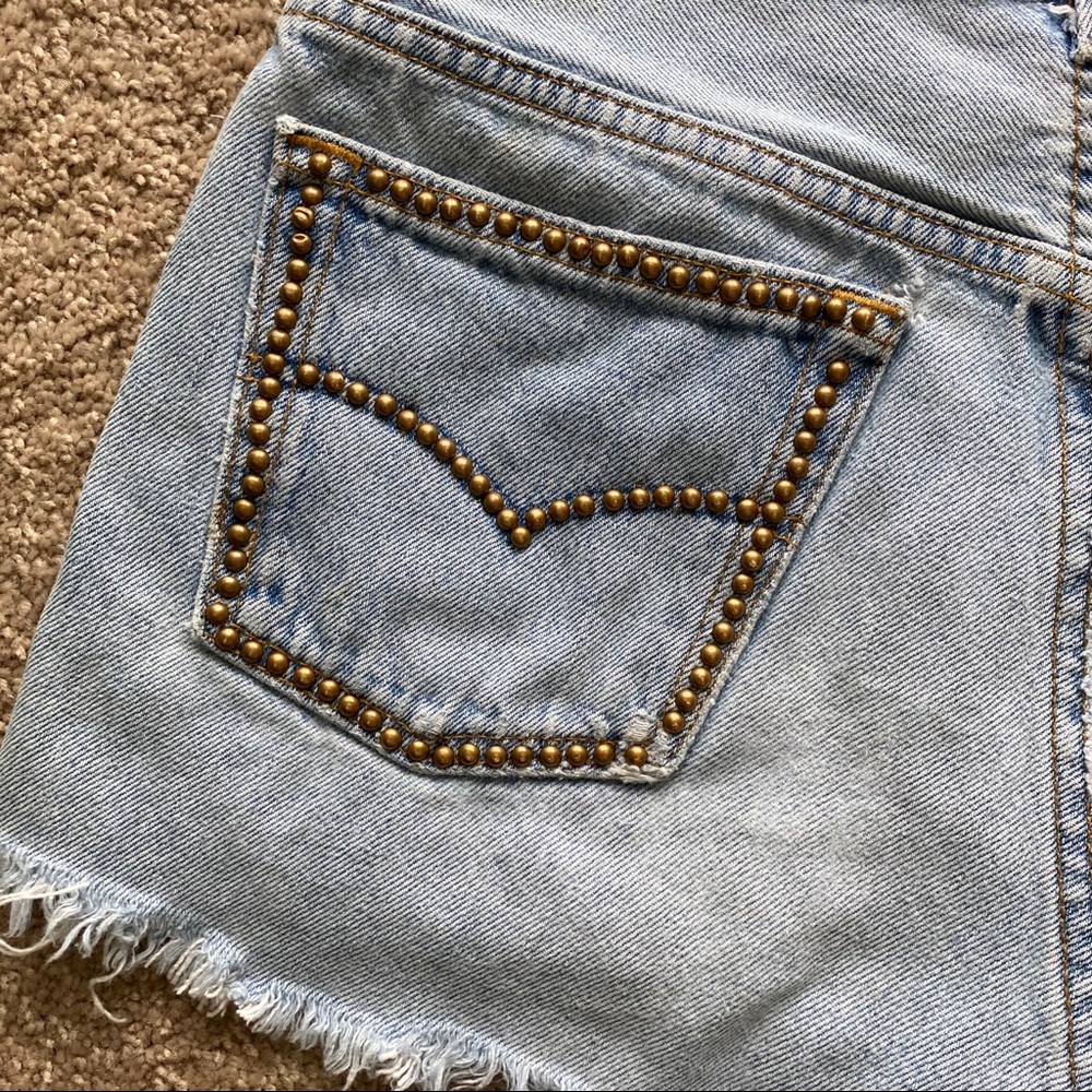 Levi's Stud Pocket Cutoff High Waisted Shorts Size 24